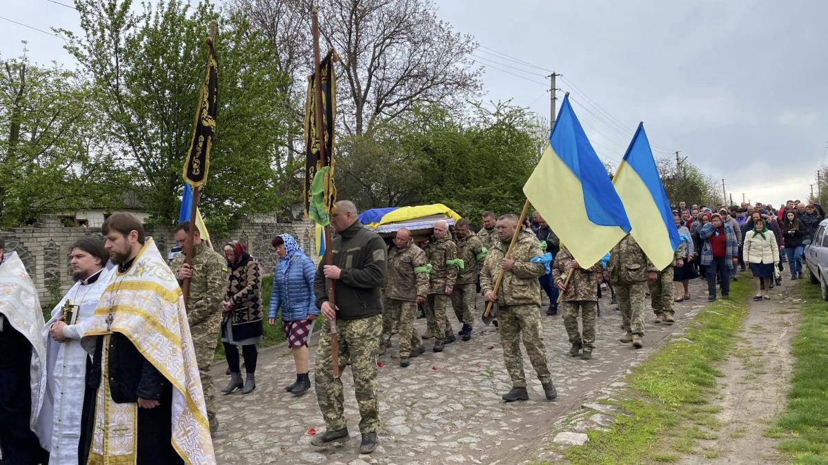 Новини Вінниці - фото з Остання шана Герою: попрощалися з  Євгенієм Барбарським з Крижопільської громади На зображенні може бути: 10 людей
