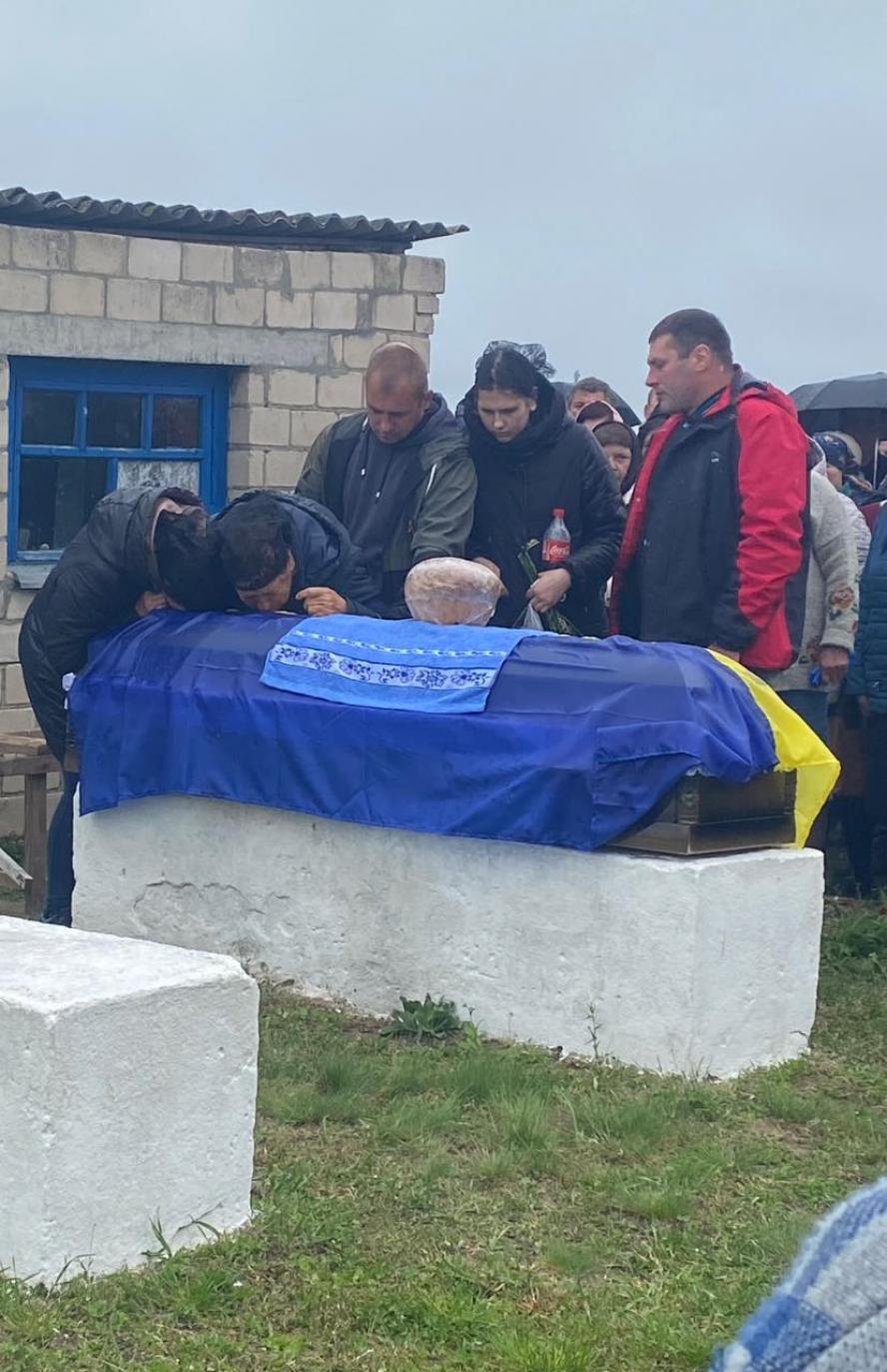 Новини Вінниці - фото з Остання шана Герою: попрощалися з  Євгенієм Барбарським з Крижопільської громади На зображенні може бути: 5 людей