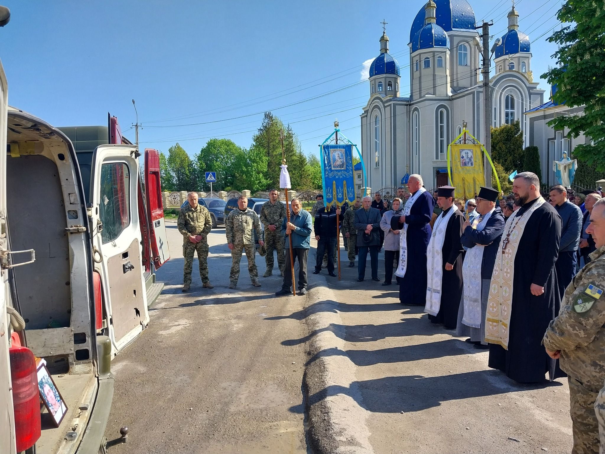 Новини Тернополя - фото з Борщівська громада у жалобі зустріла своїх полеглих Героїв