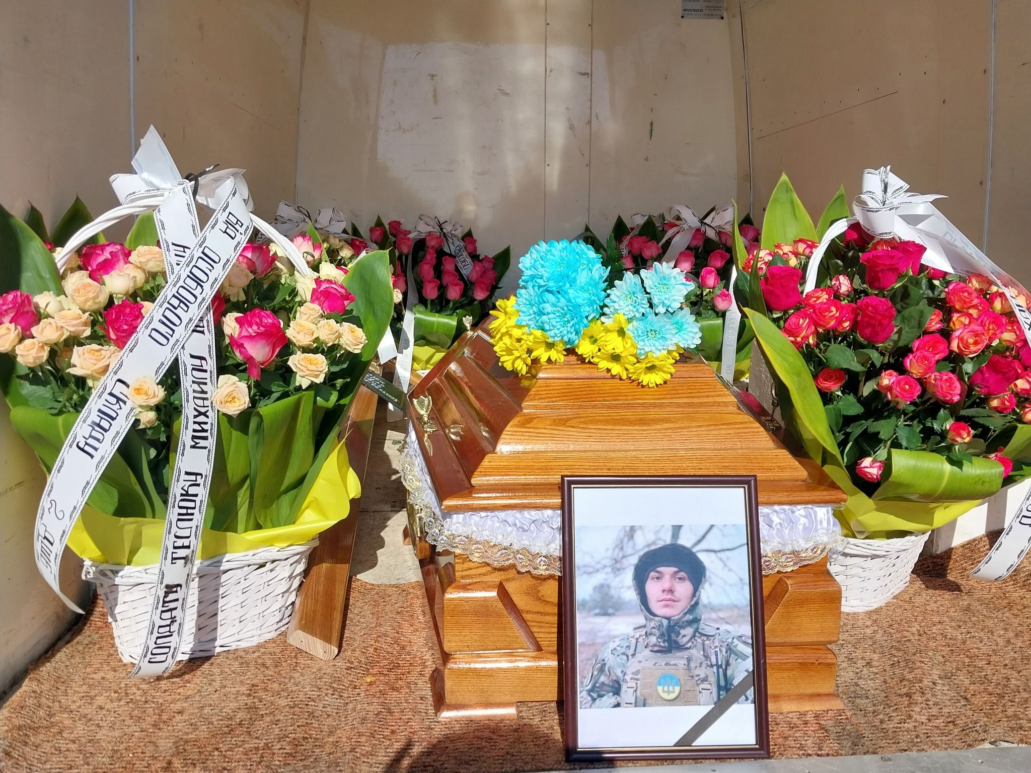 Новини Тернополя - фото з Борщівська громада у жалобі зустріла своїх полеглих Героїв