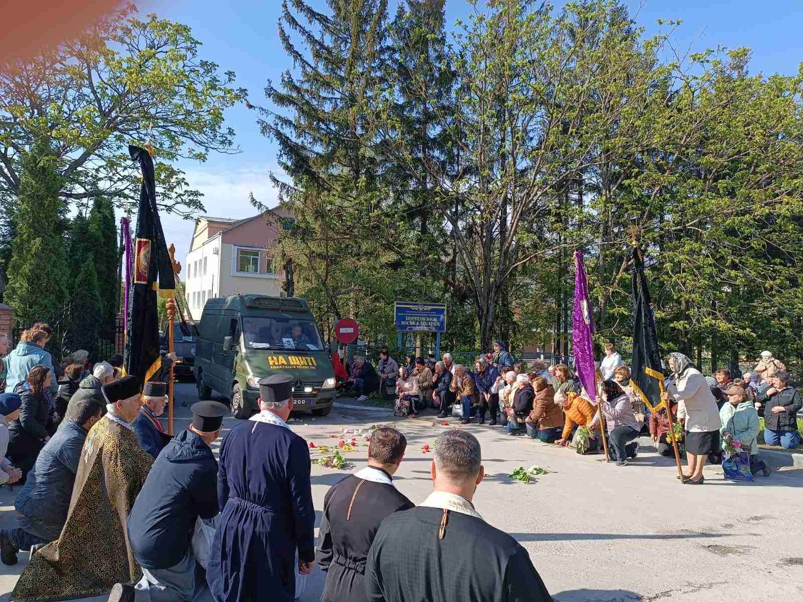 Новини Тернополя - фото з Борщівська громада у жалобі зустріла своїх полеглих Героїв