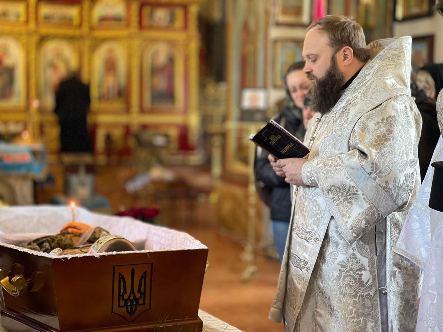 Новини Хмельницького - фото з “Доня більше не побачить тата”. У Хмельницькому попрощались із спецпризначенцем Дмитром Крамаром