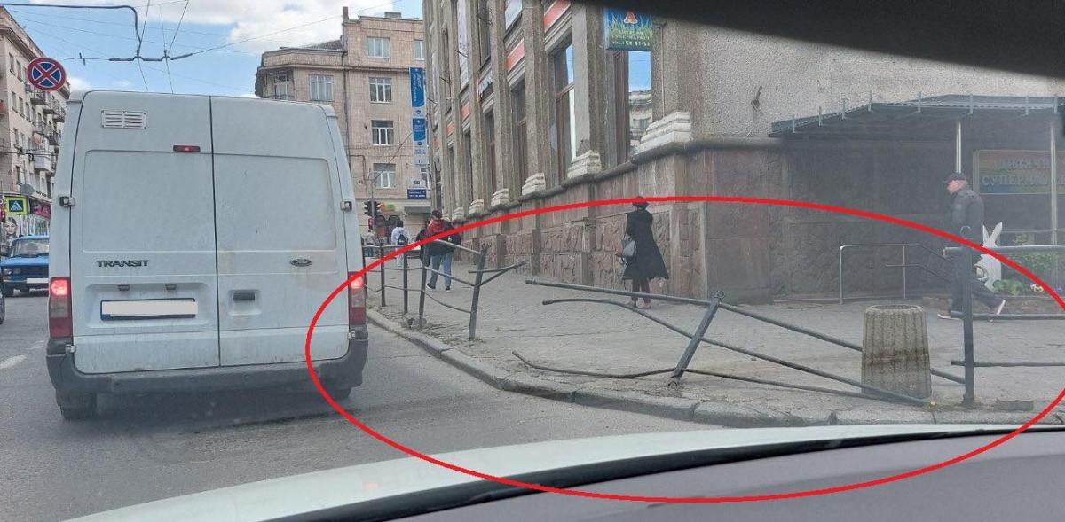 Новини Тернополя - фото з Аварія біля шостого магазину: чи був напідпитку водій Audi Q7 і що про нього відомо? Подробиці