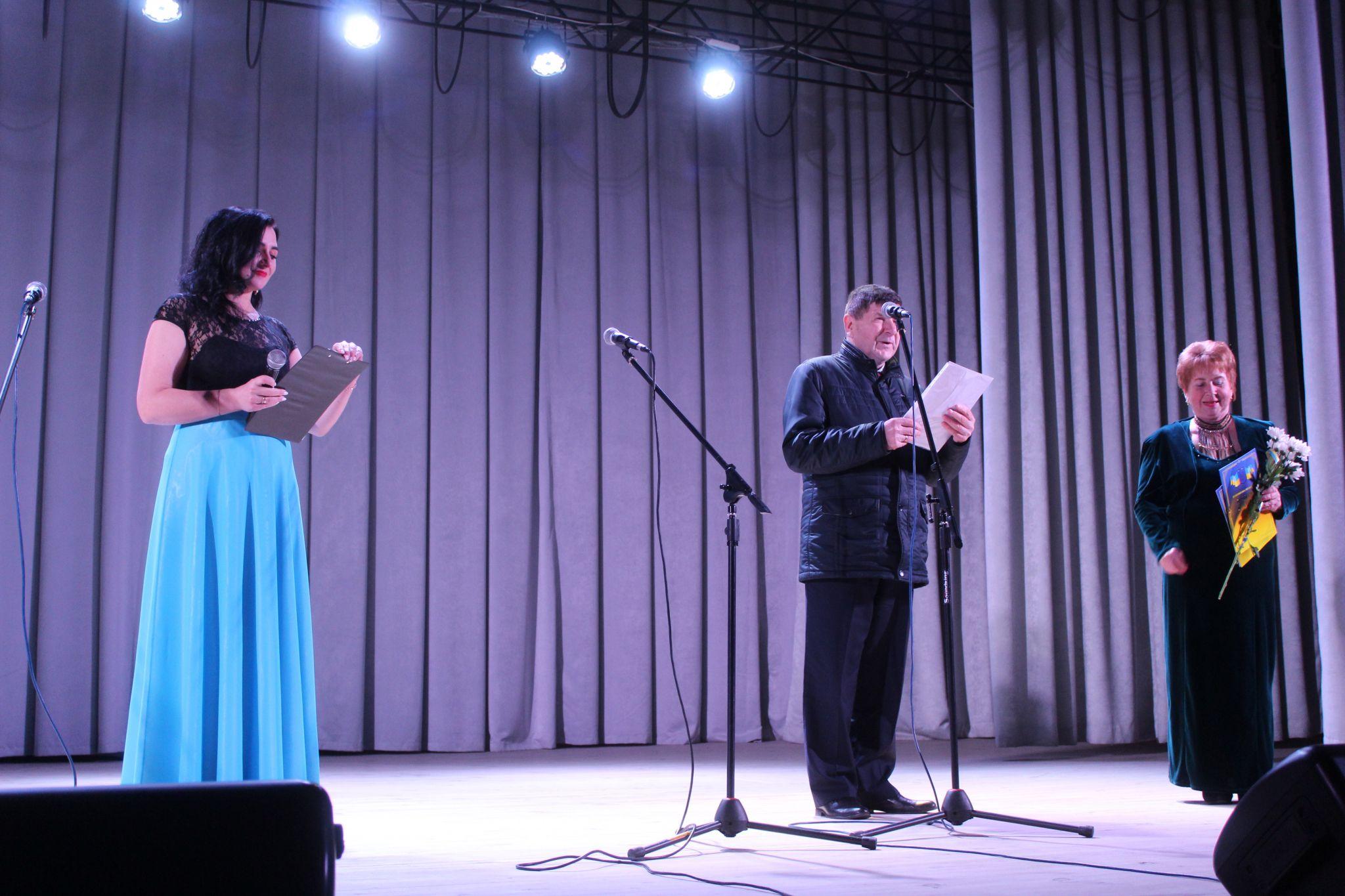 Новини Козятина - фото з На День пам’яті і примирення ветеранам праці співав «Прометей» і діти