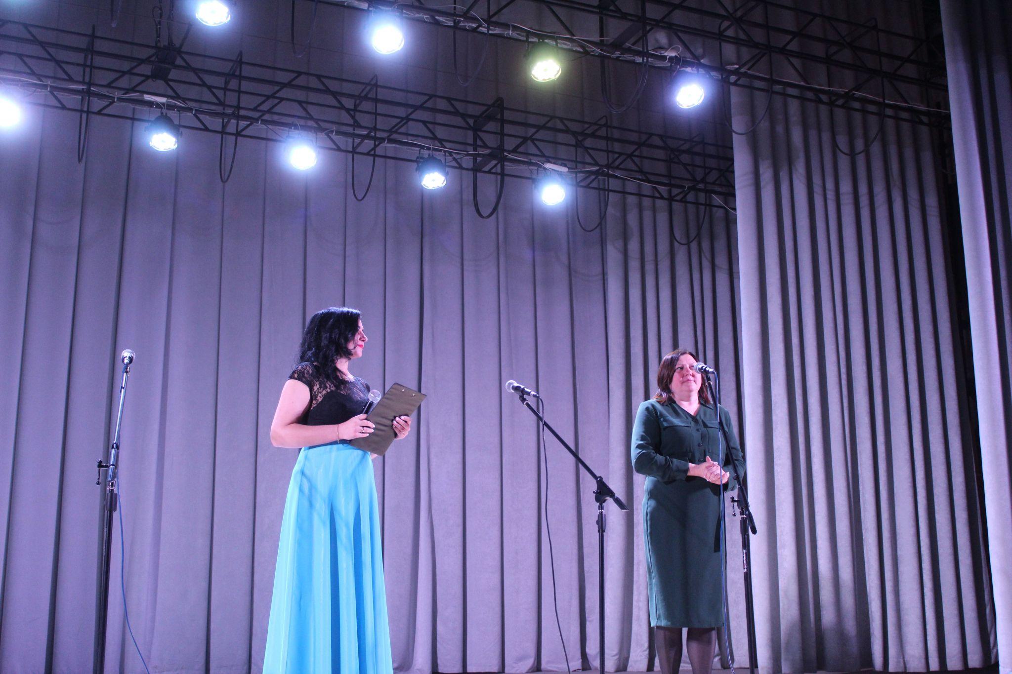 Новини Козятина - фото з На День пам’яті і примирення ветеранам праці співав «Прометей» і діти