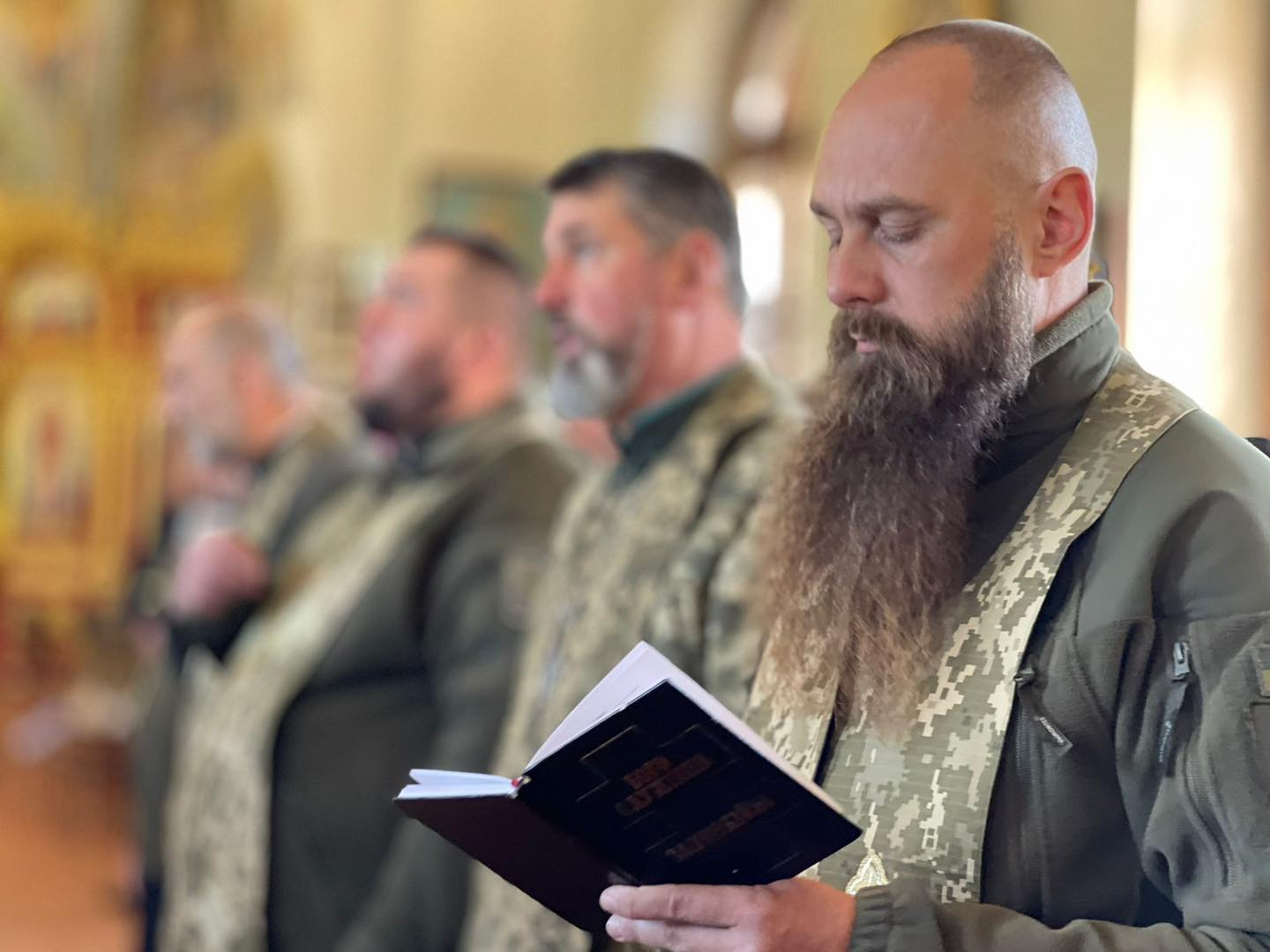 Новини Хмельницького - фото з “Доня більше не побачить тата”. У Хмельницькому попрощались із спецпризначенцем Дмитром Крамаром