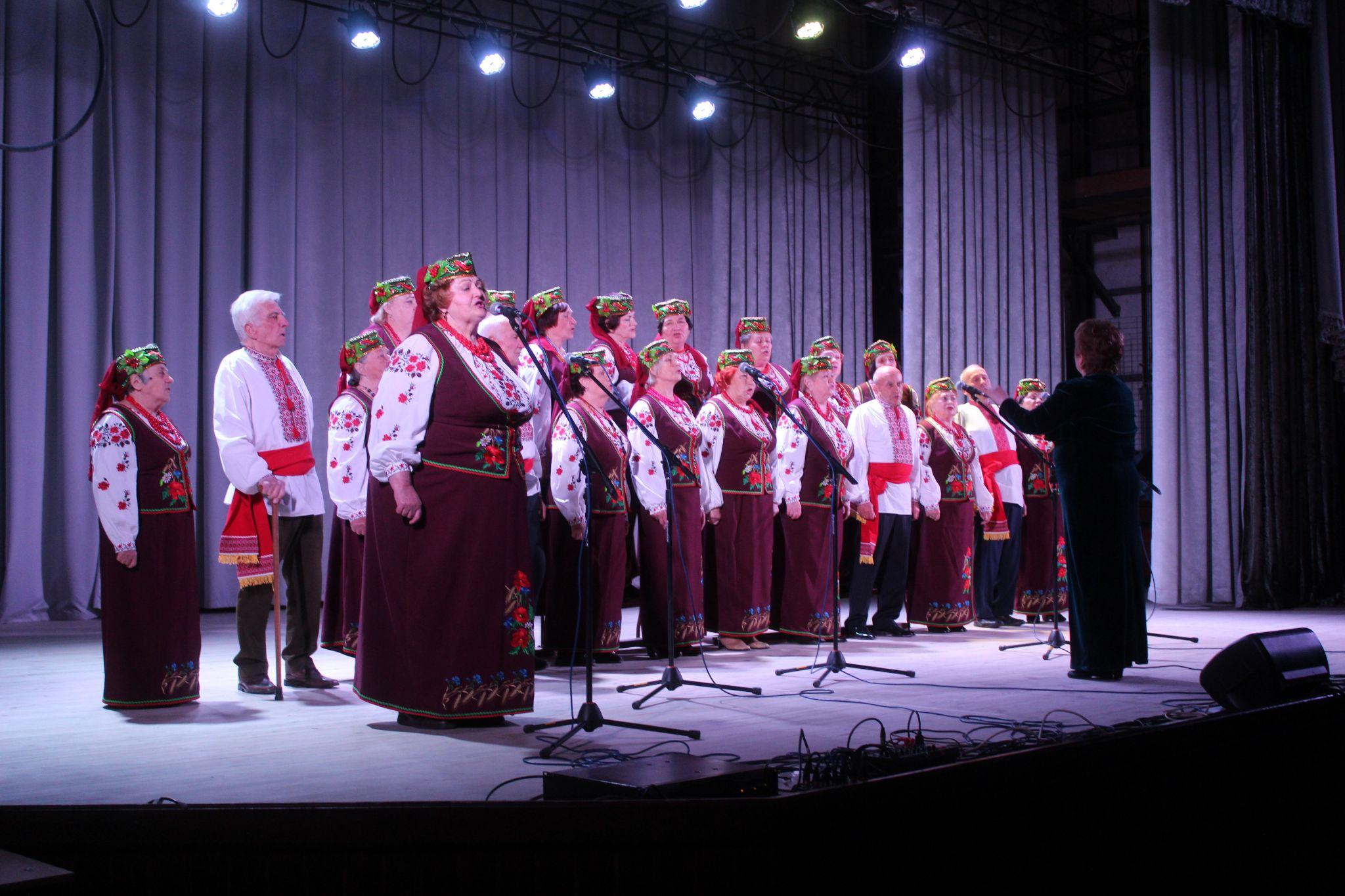 Новини Козятина - фото з На День пам’яті і примирення ветеранам праці співав «Прометей» і діти