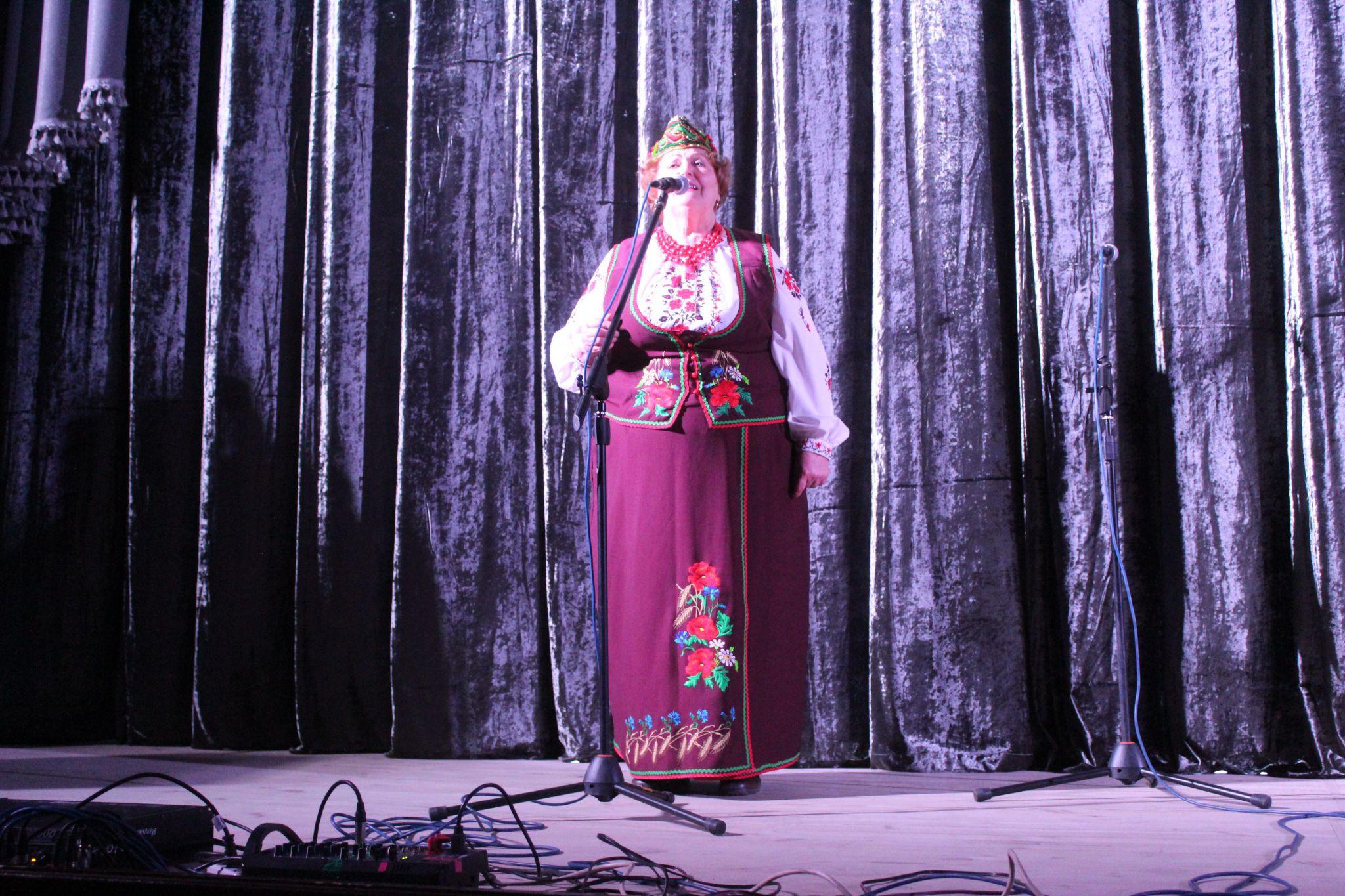 Новини Козятина - фото з На День пам’яті і примирення ветеранам праці співав «Прометей» і діти