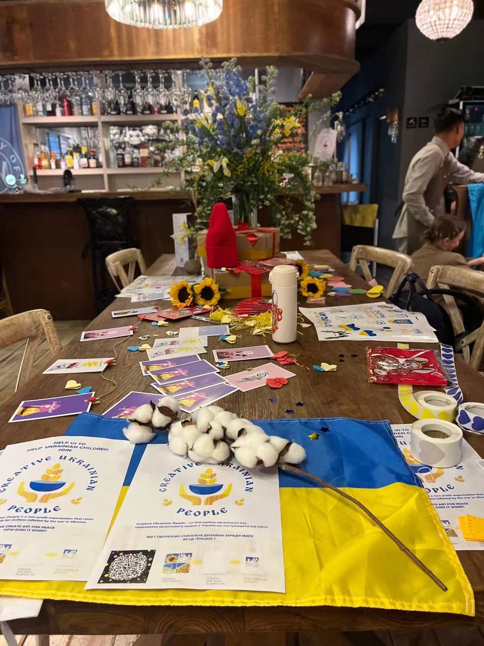 Новини Тернополя - фото з Живе у Китаї, а серцем – з Україною. Історія волонтерки з кременецьким корінням