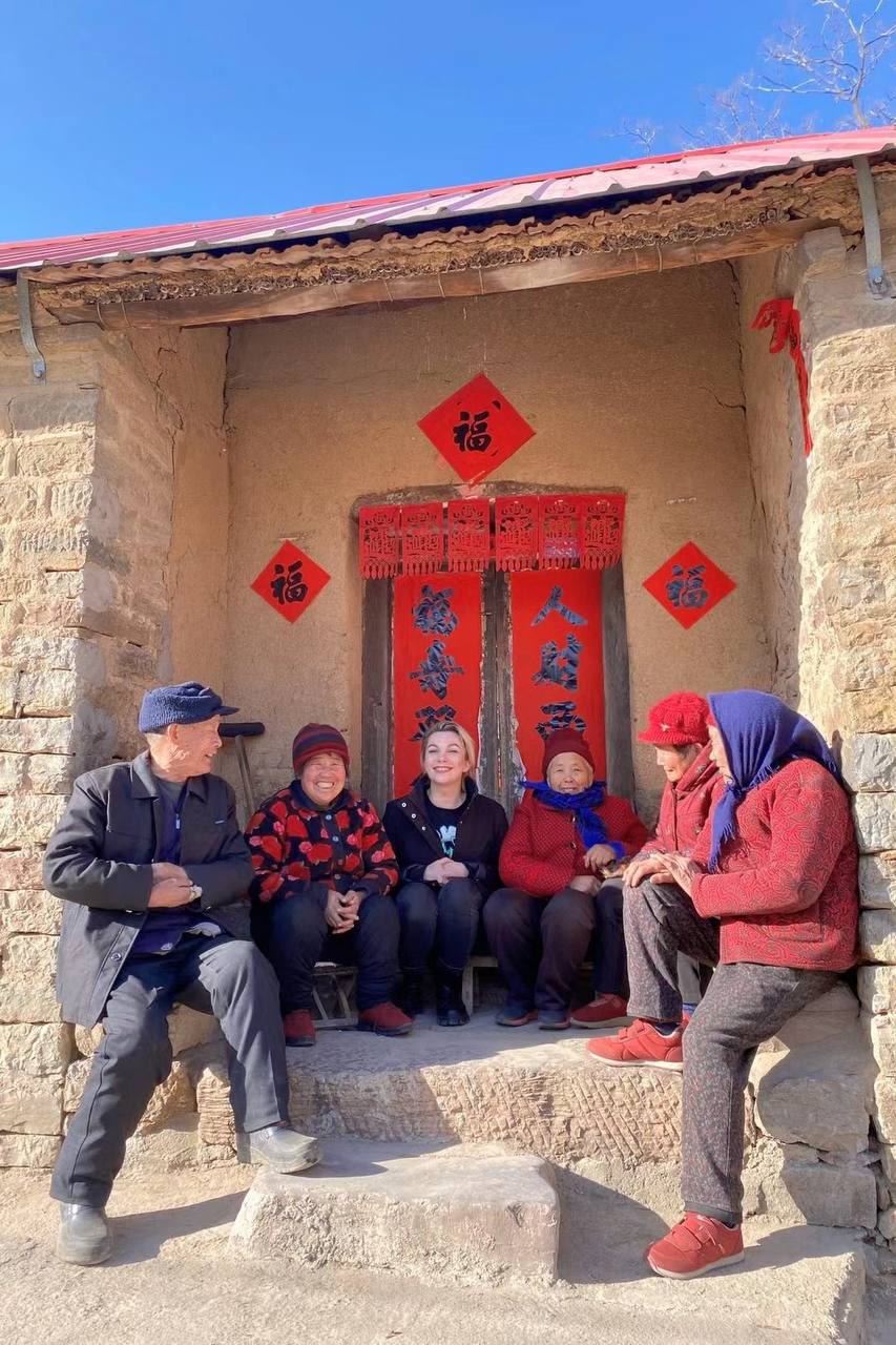 Новини Тернополя - фото з Живе у Китаї, а серцем – з Україною. Історія волонтерки з кременецьким корінням