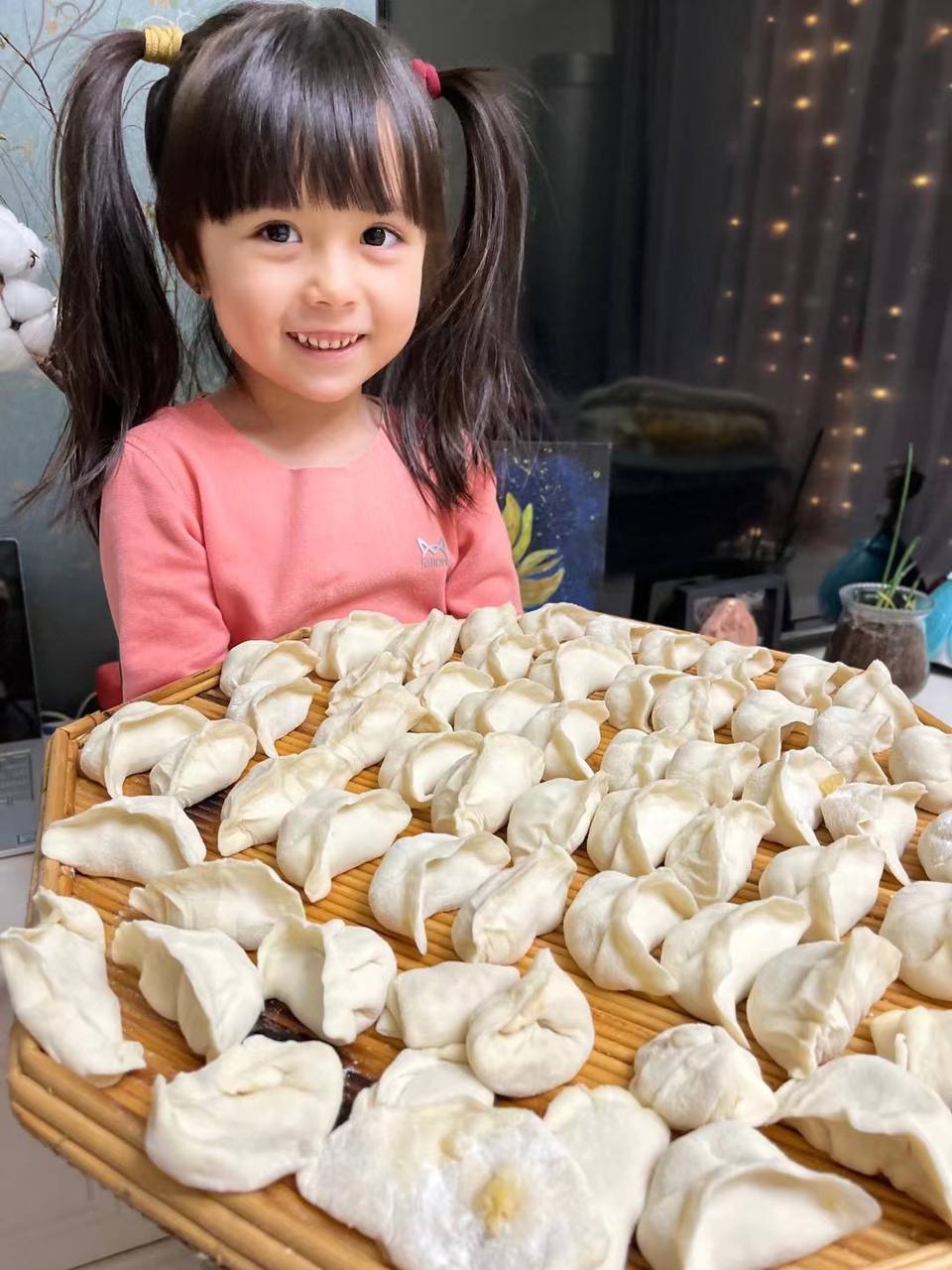 Новини Тернополя - фото з Живе у Китаї, а серцем – з Україною. Історія волонтерки з кременецьким корінням