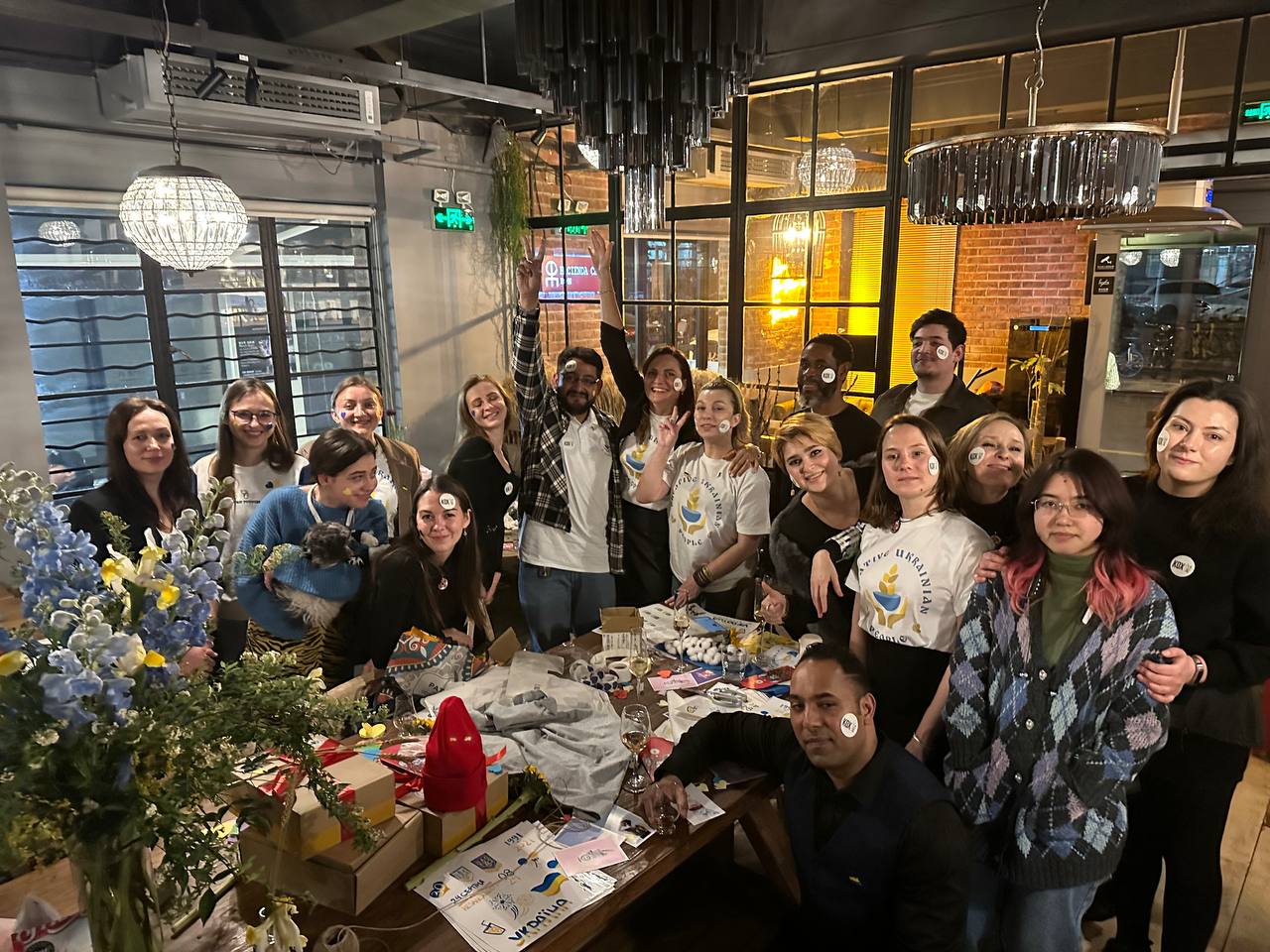 Новини Тернополя - фото з Живе у Китаї, а серцем – з Україною. Історія волонтерки з кременецьким корінням