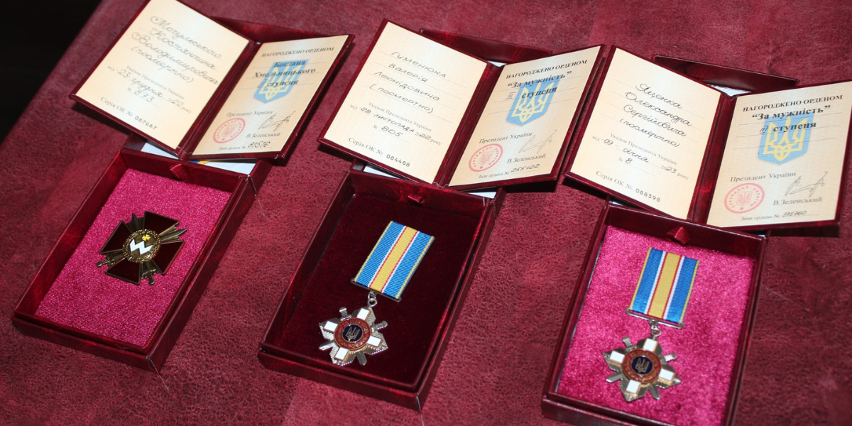 Новини Хмельницького - фото з Ще трьох Героїв Хмельниччини посмертно нагородили почесними орденами