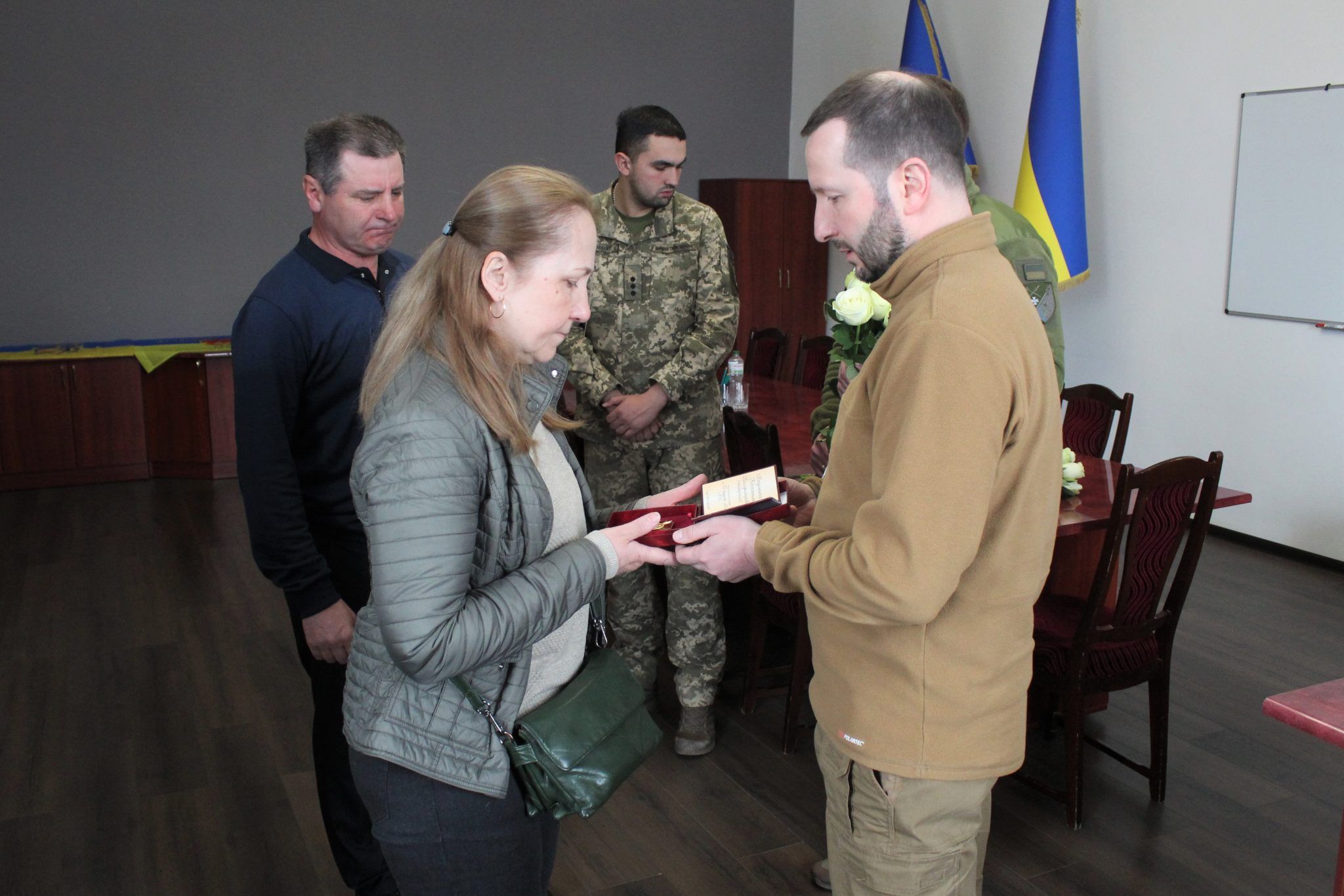 Новини Хмельницького - фото з Ще трьох Героїв Хмельниччини посмертно нагородили почесними орденами