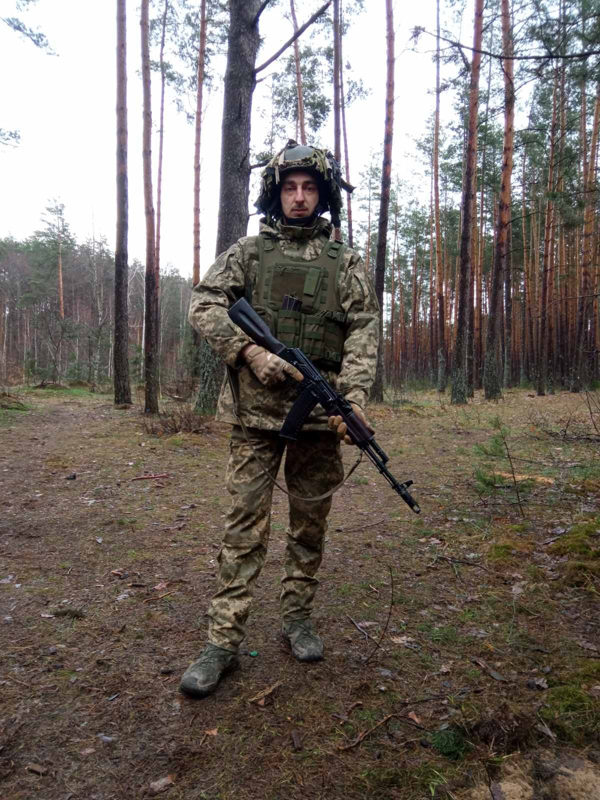 Новини Хмельницького - фото з У Хмельницькому попрощалися із Василем Гав’юком. У нього залишилася дружина і донька Возможно, это изображение 1 человек
