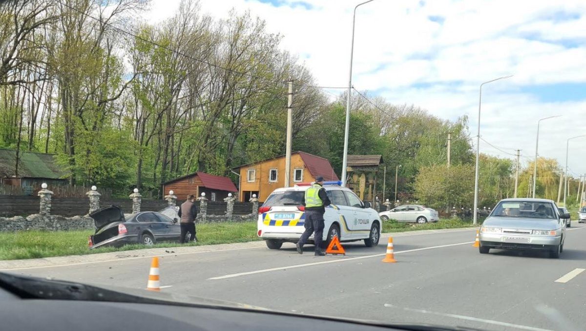 Новини Тернополя - фото з У передмісті Тернополя аварія з постраждалими: одне авто в кюветі (ОНОВЛЕНО)
