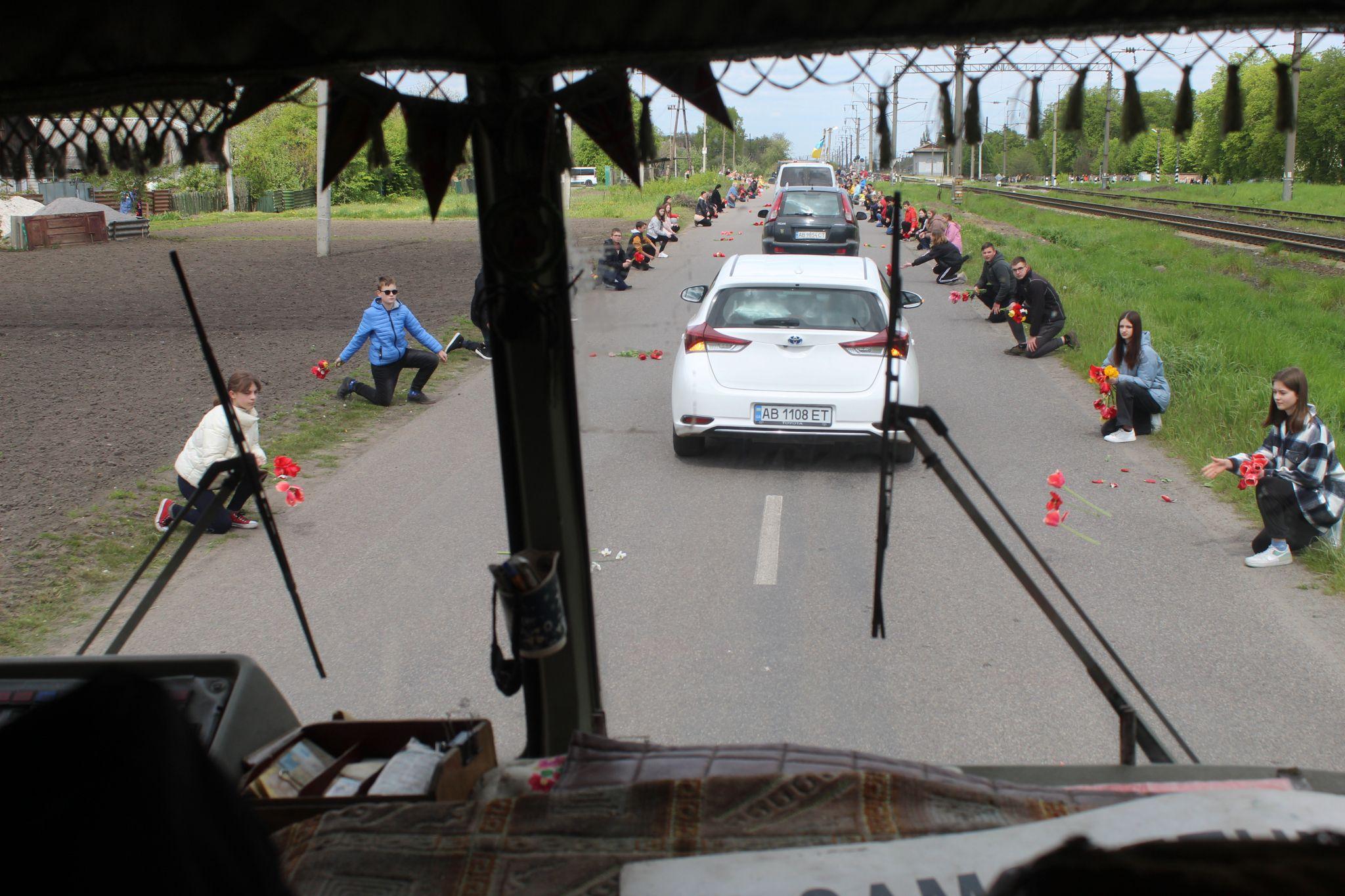Новини Козятина - фото з «Синочку, я довго чекала і ти повернувся, але не так…» В останню дорогу провели Віктора Тимощука