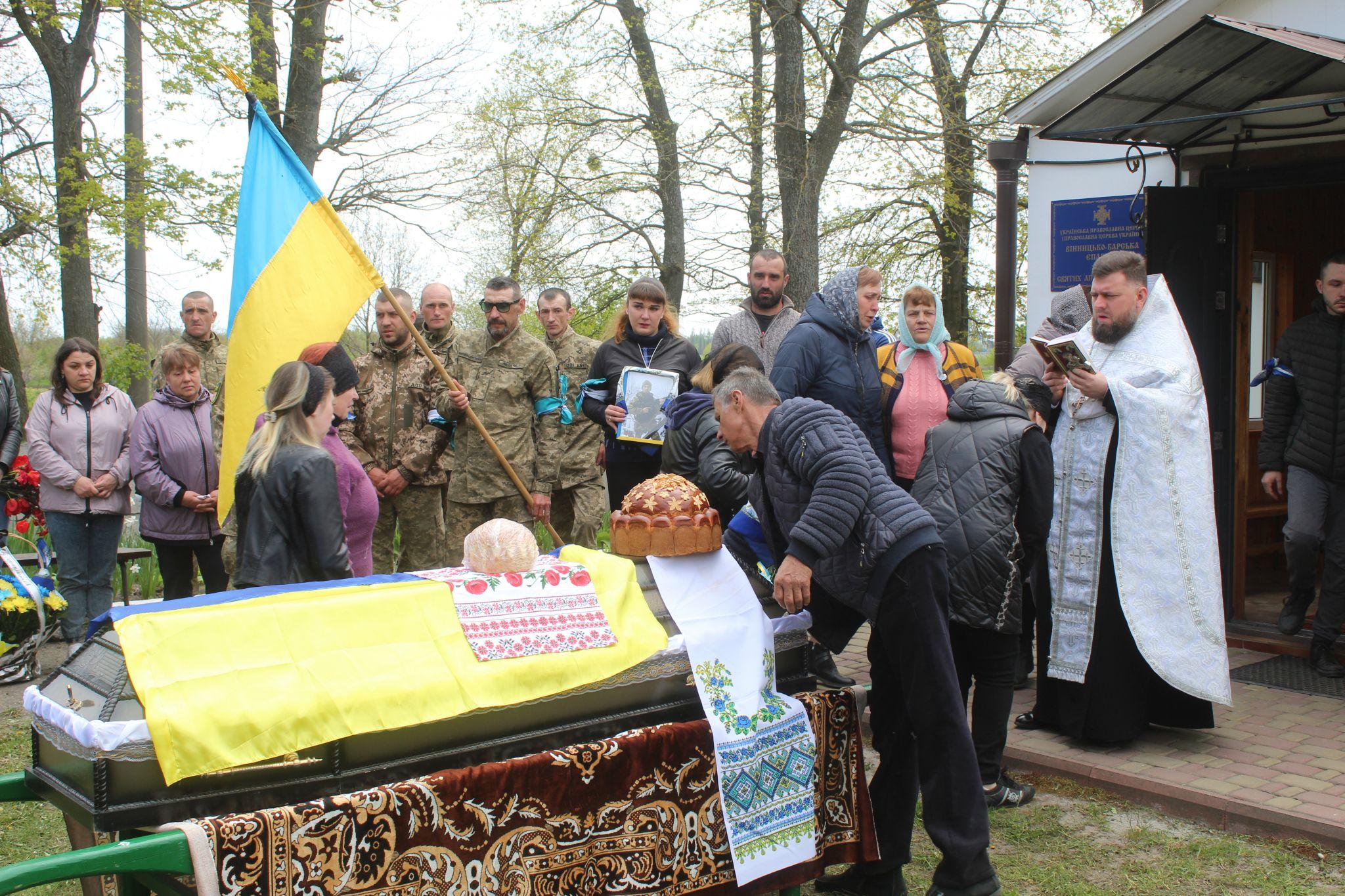 Новини Козятина - фото з «Синочку, я довго чекала і ти повернувся, але не так…» В останню дорогу провели Віктора Тимощука