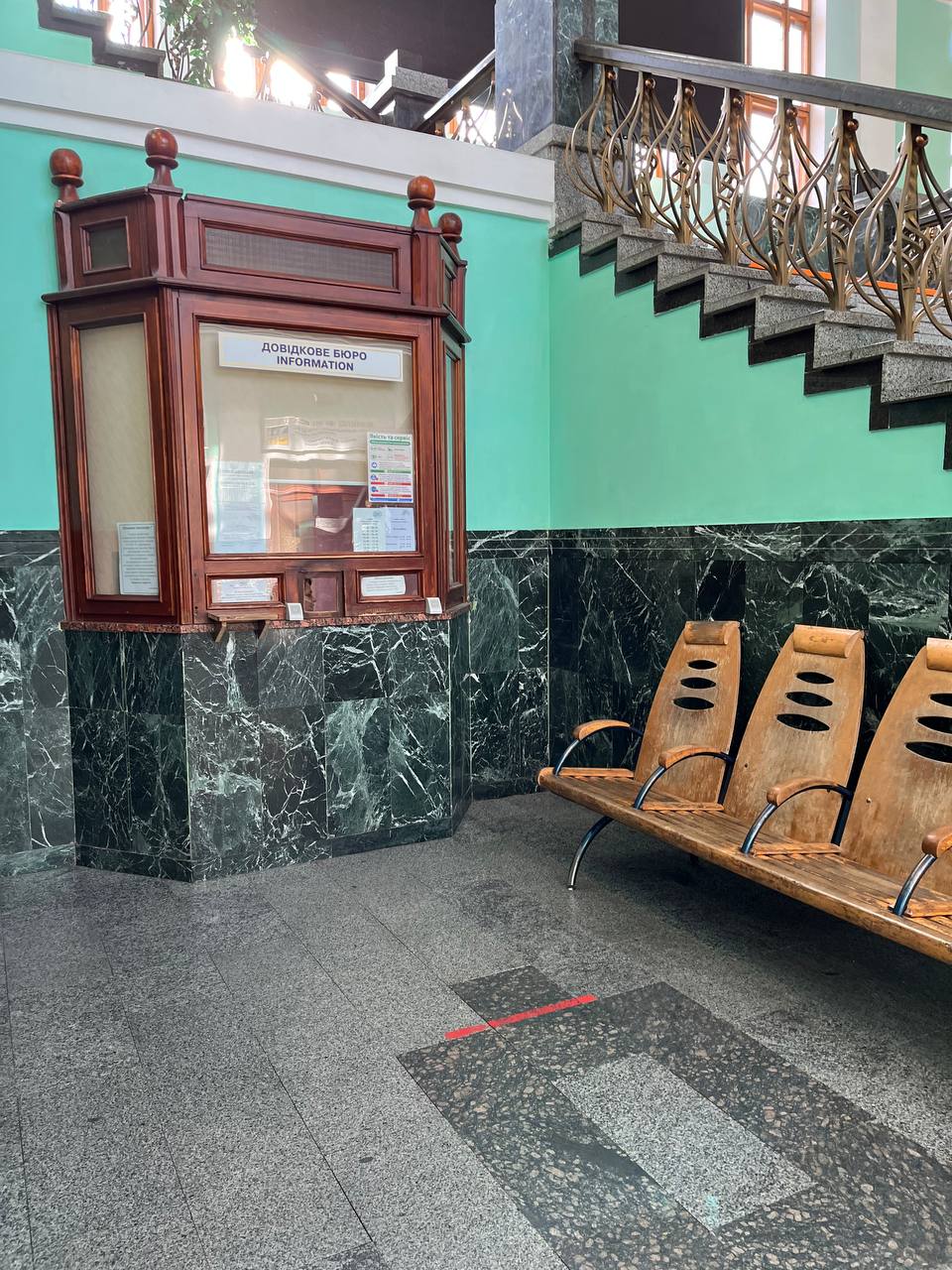 Новини Тернополя - фото з Поїзди через Тернопільщину їхатимуть із великою затримкою. Обіцяють безоплатні автобусні шатли