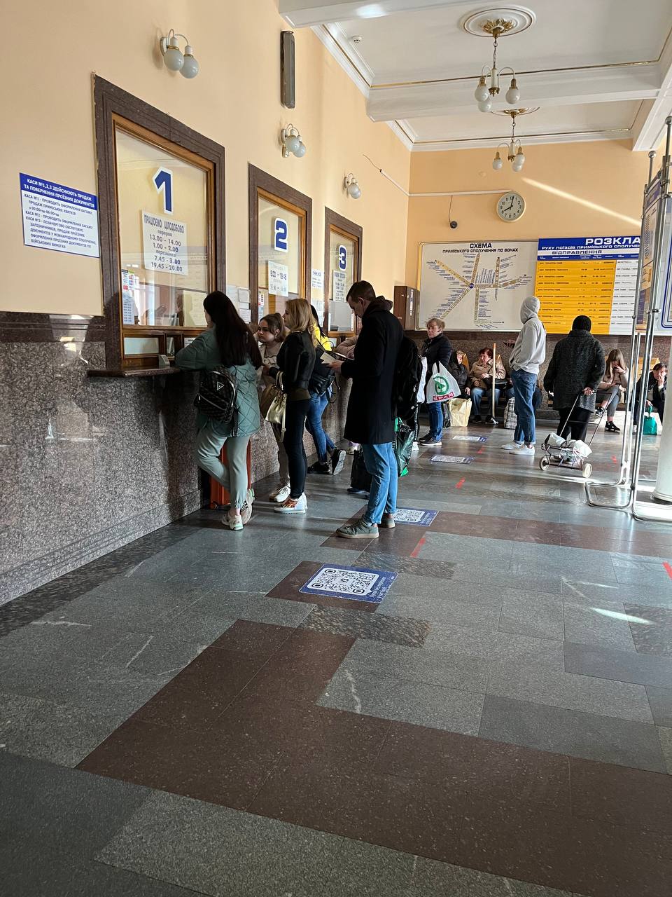 Новини Тернополя - фото з Поїзди через Тернопільщину їхатимуть із великою затримкою. Обіцяють безоплатні автобусні шатли