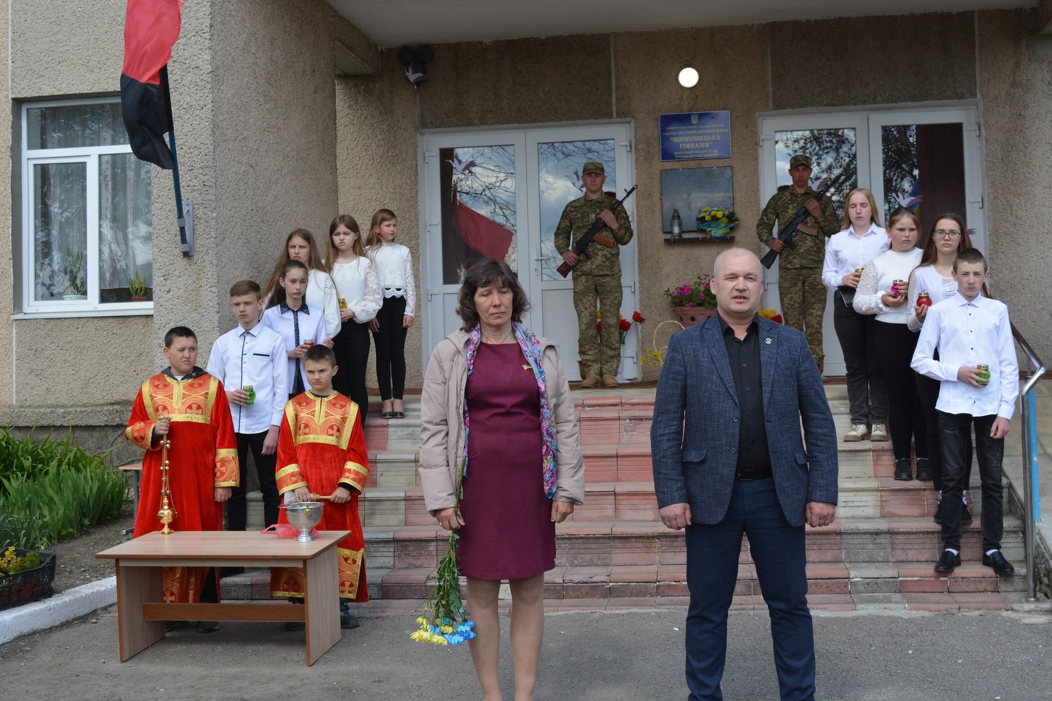 Новини Тернополя - фото з Увічнений в рідній школі: у Шимківцях відкрили дошку та посадили алею на честь Героя  Олега Похилінського