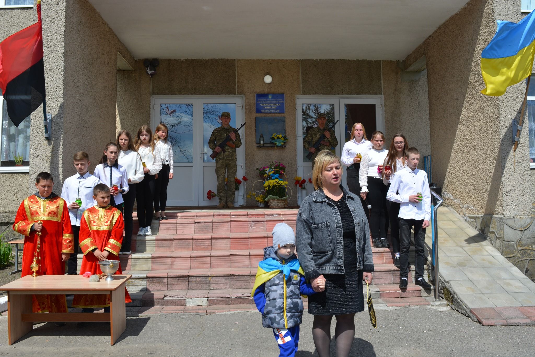 Новини Тернополя - фото з Увічнений в рідній школі: у Шимківцях відкрили дошку та посадили алею на честь Героя  Олега Похилінського