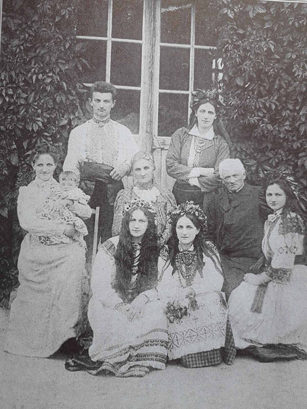 Возможно, это изображение 5 человек