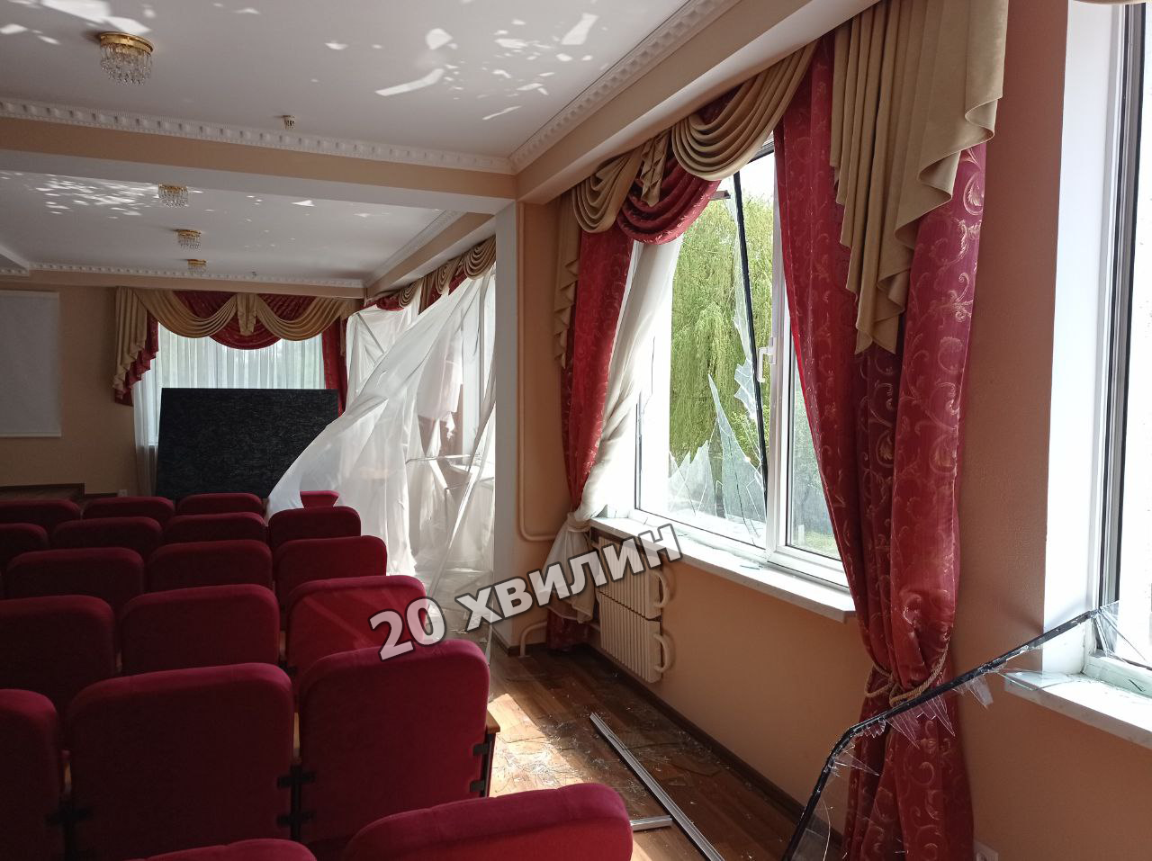 Новини Тернополя - фото з Вибухова хвиля потрощила вікна підприємств та університетів: які наслідки нічного обстрілу Тернополя