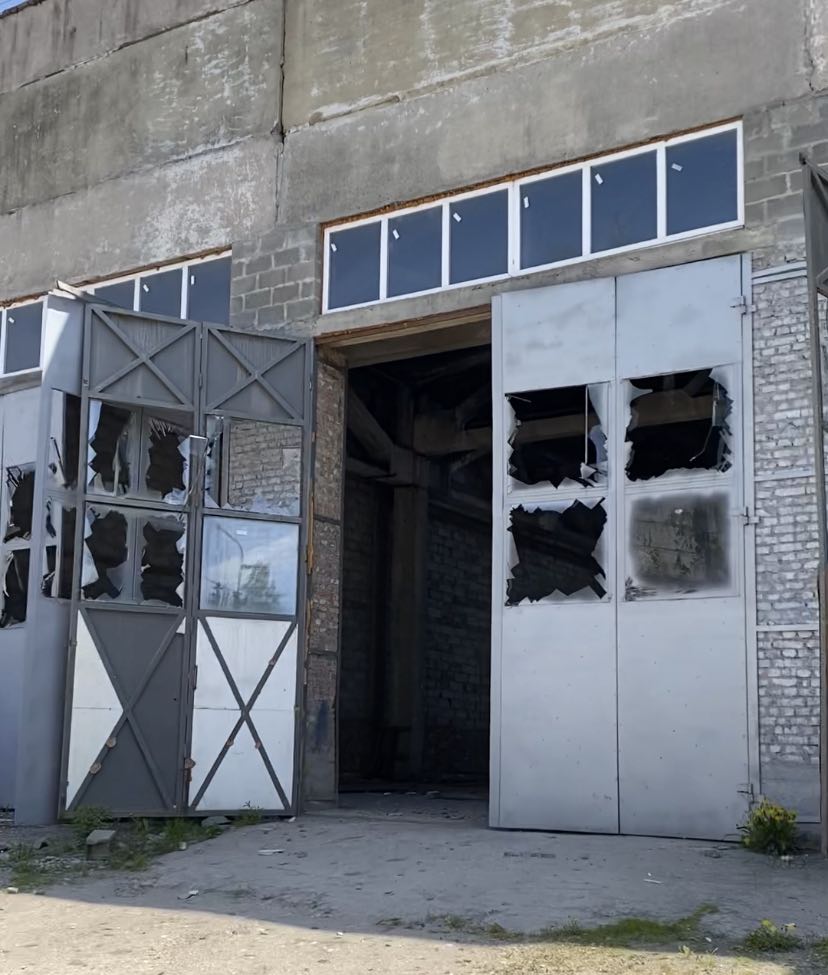 Новини Тернополя - фото з Врятувалися, бо впали на землю, але тіло у порізах від скла.  Як тернополяни пережили ракетний удар