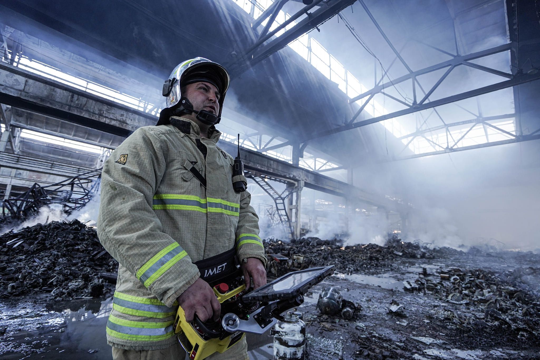 Новини Тернополя - фото з Робот допоміг рятувальникам загасити пожежу, що спалахнула на місці «прильотів» у Тернополі