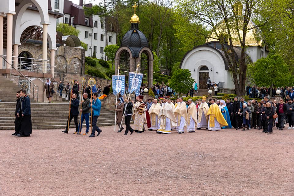 Новини Тернополя - фото з У «Зарваниці» відбулась проща матерів загиблих Героїв