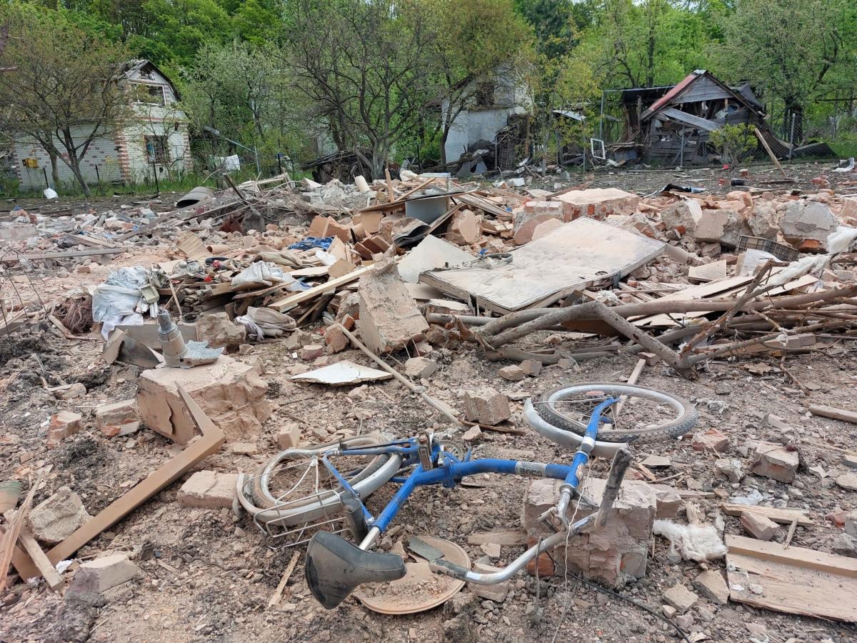 Новини Тернополя - фото з Залишилися без вікон, дверей і навіть стін. Ексклюзивний репортаж із села біля Тернополя після ракетного удару