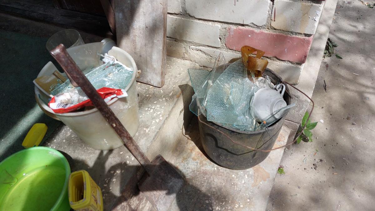 Новини Тернополя - фото з Залишилися без вікон, дверей і навіть стін. Ексклюзивний репортаж із села біля Тернополя після ракетного удару