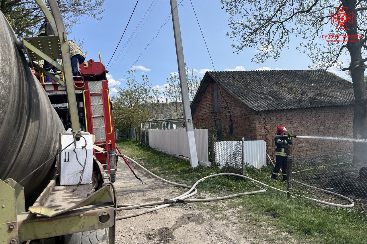 Новини Хмельницького - фото з У Дубовому горів будинок. А в області трапилось ще 9 пожеж