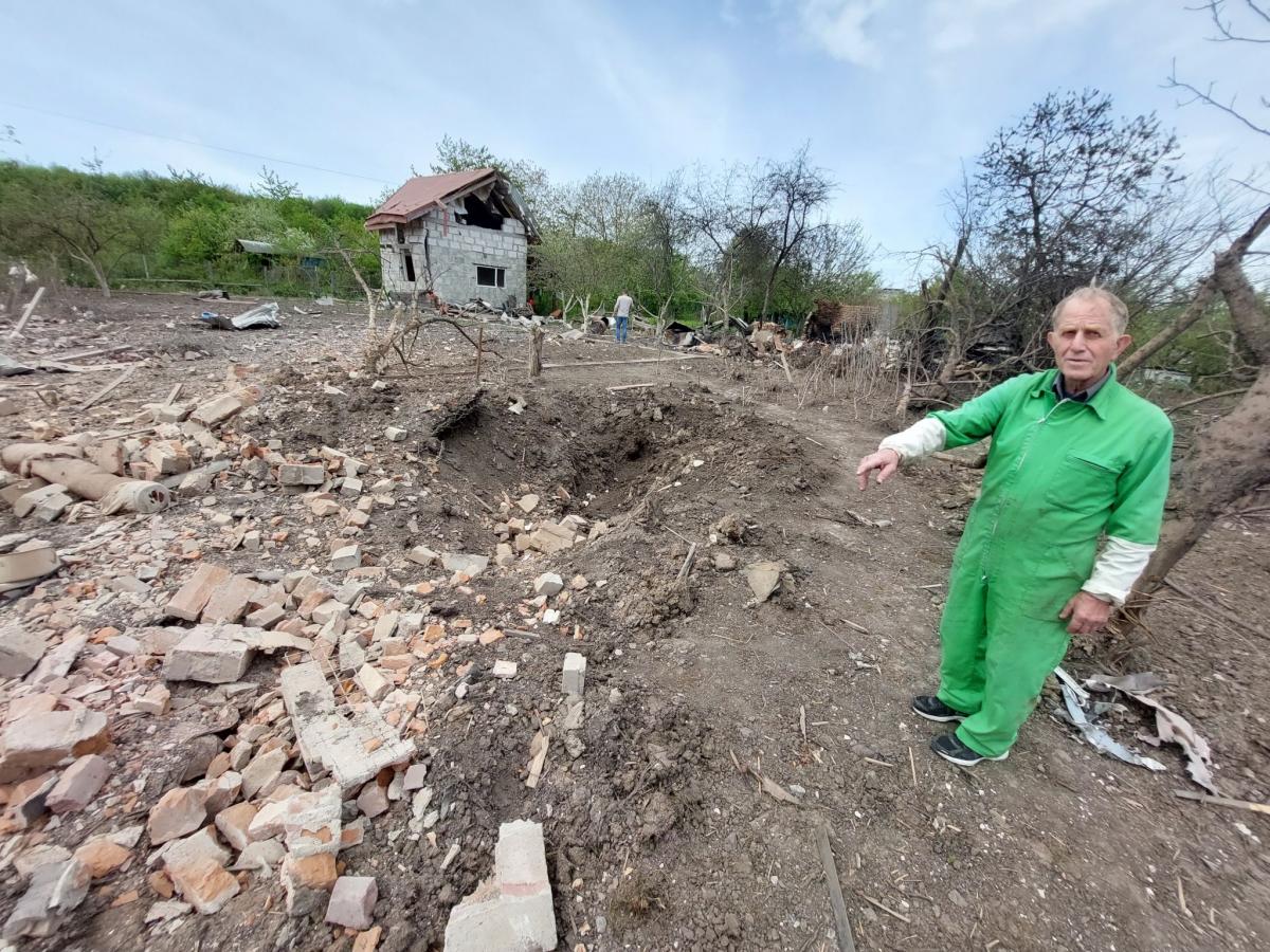 Новини Тернополя - фото з Залишилися без вікон, дверей і навіть стін. Ексклюзивний репортаж із села біля Тернополя після ракетного удару