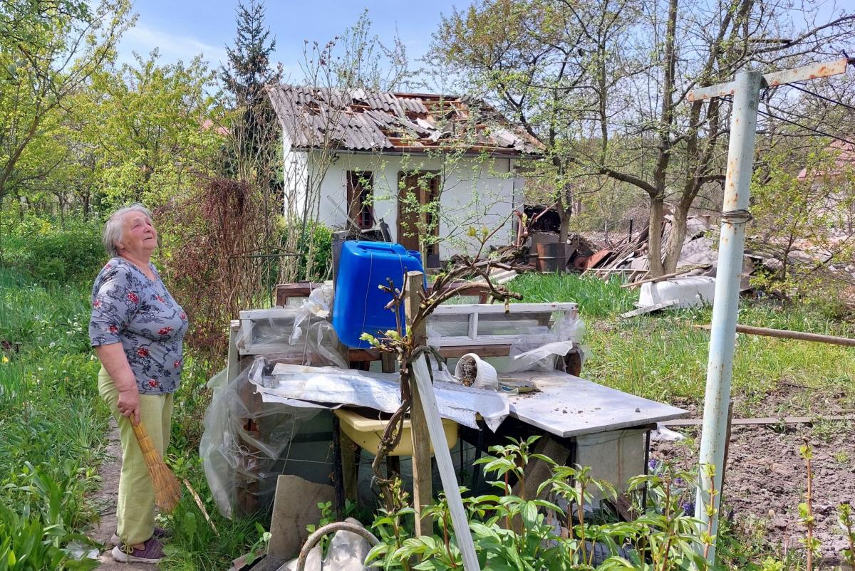 Новини Тернополя - фото з Залишилися без вікон, дверей і навіть стін. Ексклюзивний репортаж із села біля Тернополя після ракетного удару