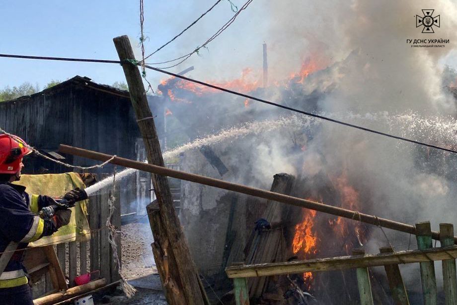 Новини Хмельницького - фото з У Дубовому горів будинок. А в області трапилось ще 9 пожеж