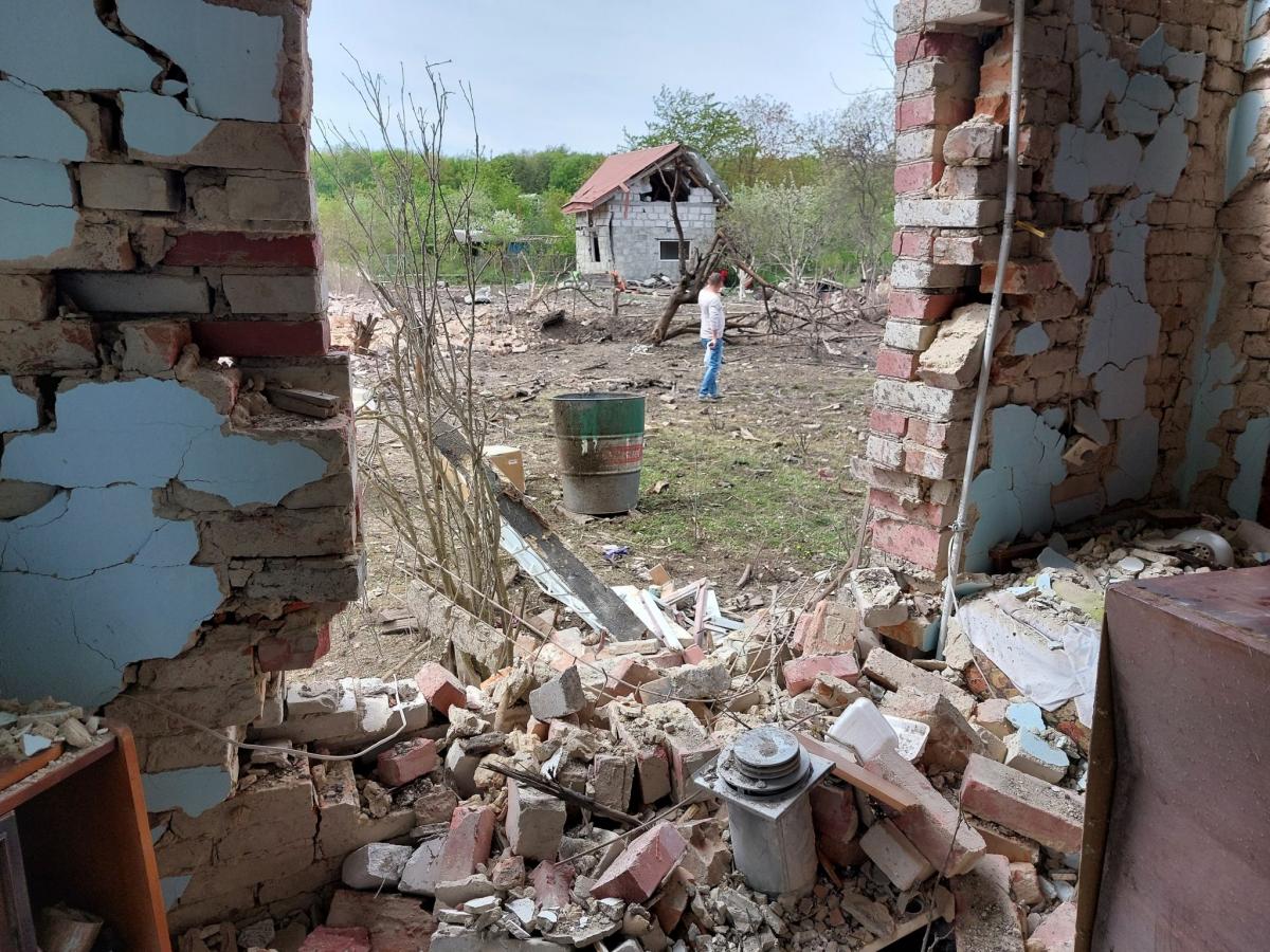 Новини Тернополя - фото з Залишилися без вікон, дверей і навіть стін. Ексклюзивний репортаж із села біля Тернополя після ракетного удару
