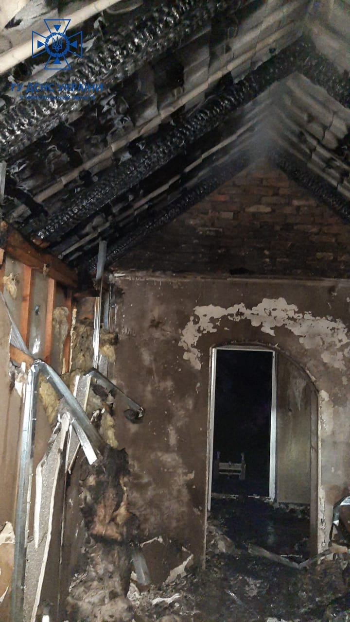 Новини Тернополя - фото з Вночі на Кременеччині горів будинок з мансардою