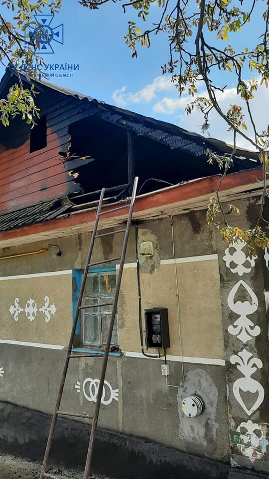 Новини Тернополя - фото з Вночі на Кременеччині горів будинок з мансардою