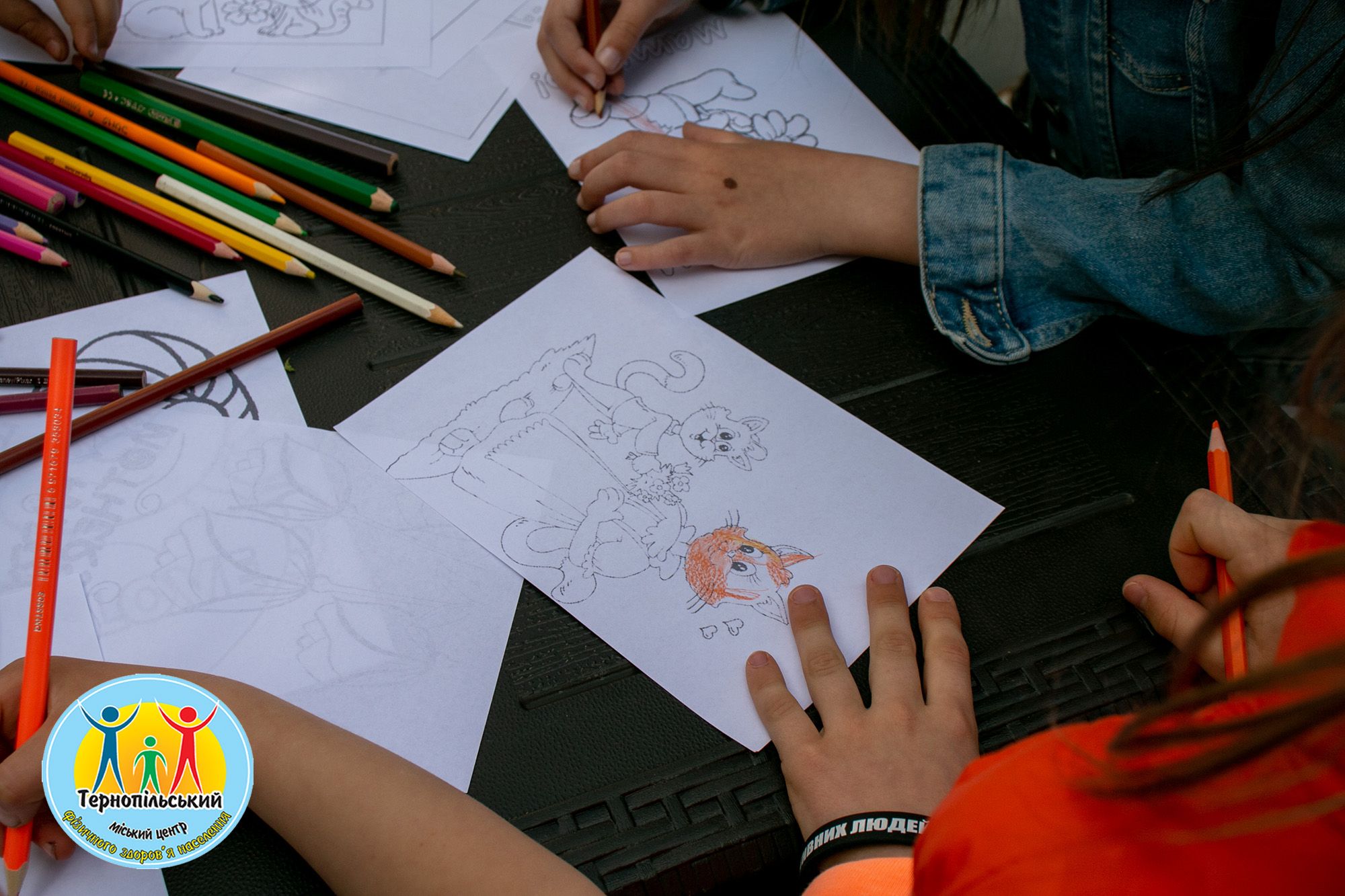 Новини Тернополя - фото з Матусі з дітьми розважались у парку «Сопільче»