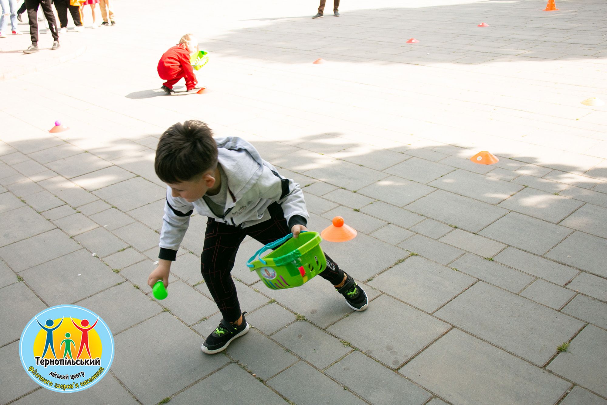 Новини Тернополя - фото з Матусі з дітьми розважались у парку «Сопільче»