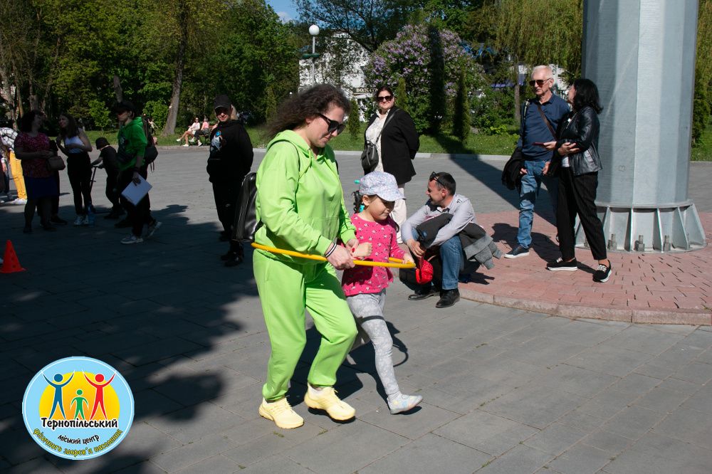 Новини Тернополя - фото з Матусі з дітьми розважались у парку «Сопільче»