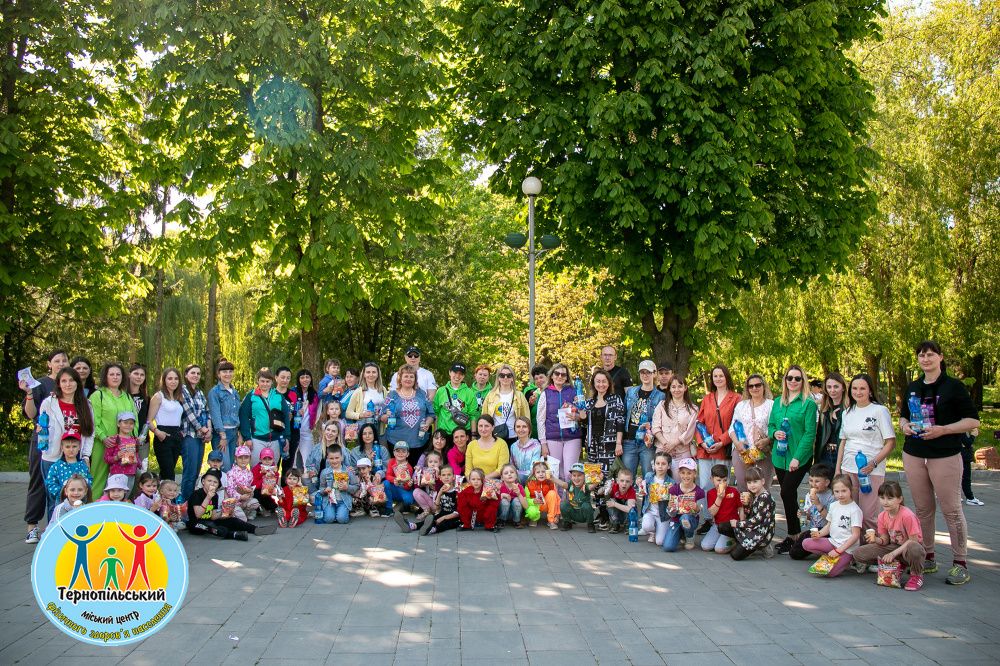 Новини Тернополя - фото з Матусі з дітьми розважались у парку «Сопільче»