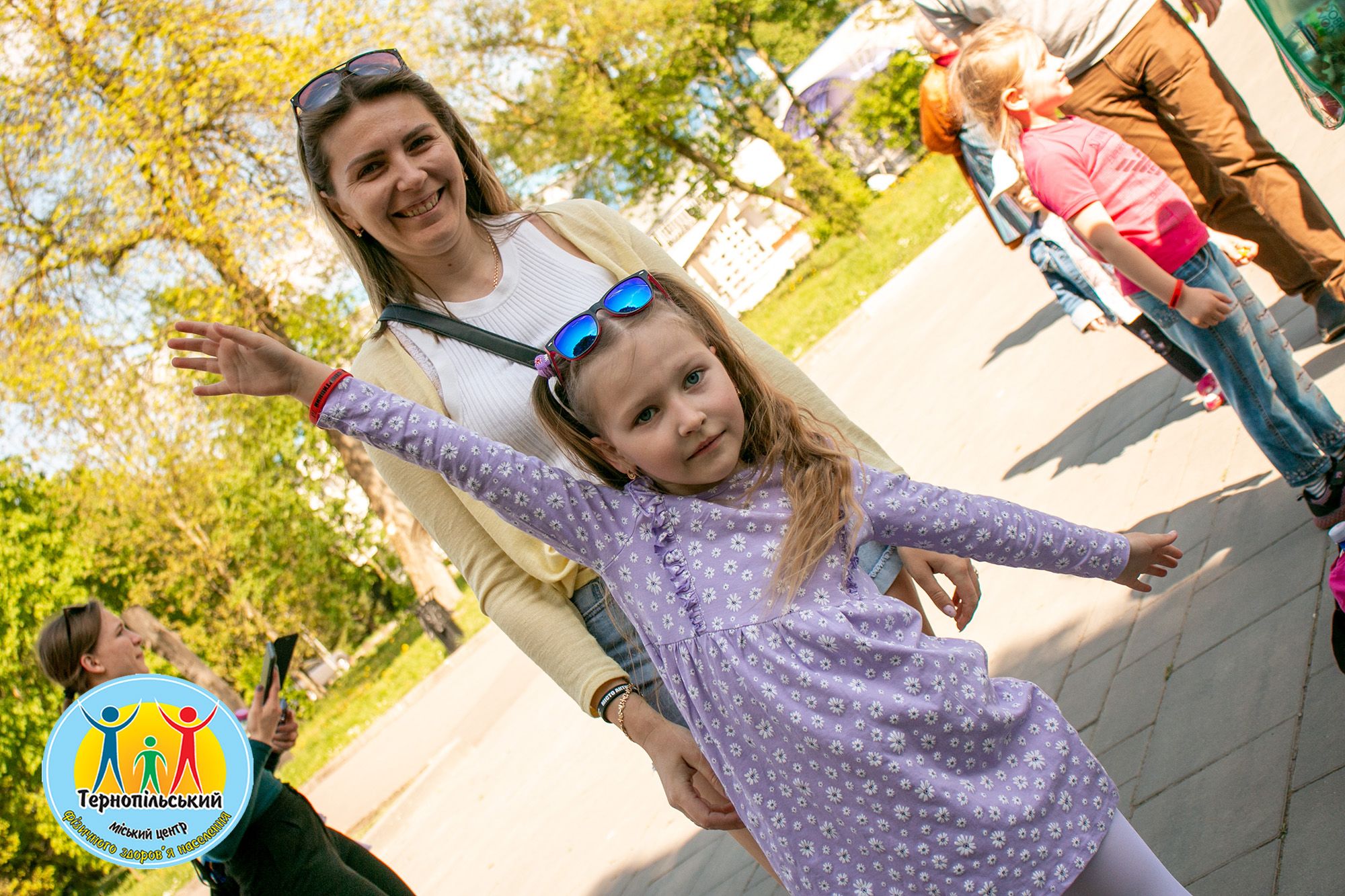 Новини Тернополя - фото з Матусі з дітьми розважались у парку «Сопільче»