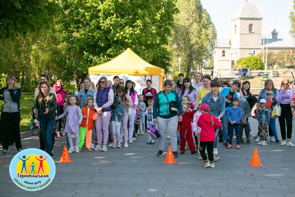 Новини Тернополя - фото з Матусі з дітьми розважались у парку «Сопільче»
