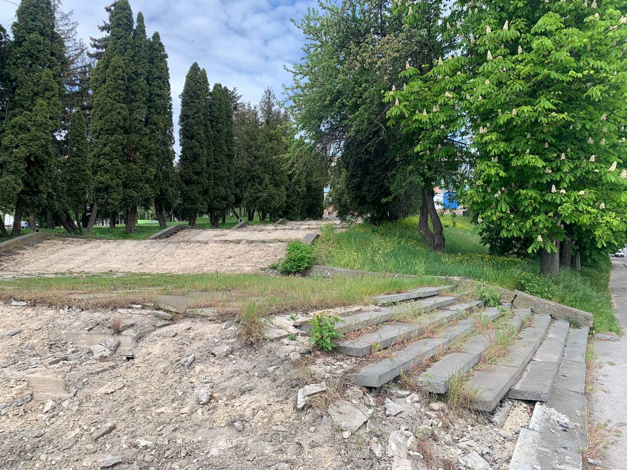 Новини Вінниці - фото з Демонтували чи вкрали? Про сходи, яких більше немає перед колишнім кінозалом «росія»