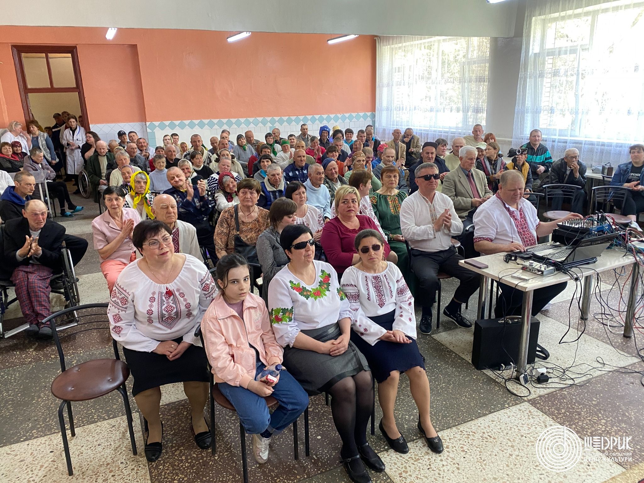 Новини Вінниці - фото з Співоча арт-терапія. У психоневрологічному будинку-інтернаті Вороновиці влаштували концерт
