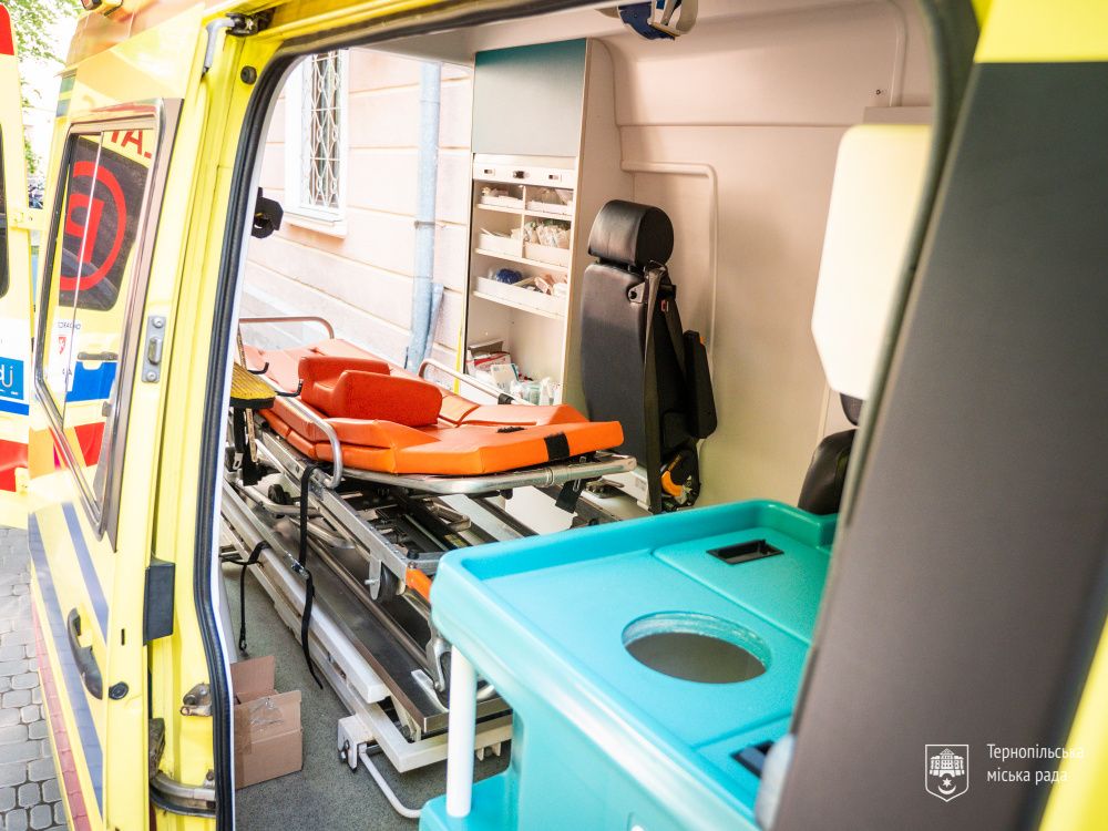 Новини Тернополя - фото з Тернопіль отримав автомобіль швидкої допомоги від польських партнерів