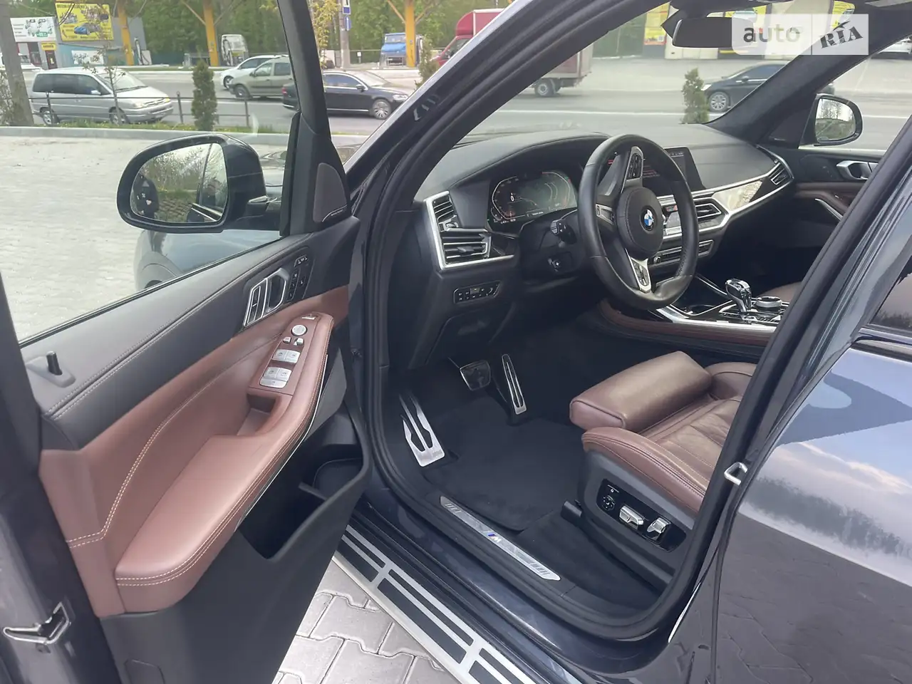 Новини Тернополя - фото з Є за 7 тисяч гривень, а є й за кілька мільйонів: найдорожчі і найдешевші авто, які продають в області